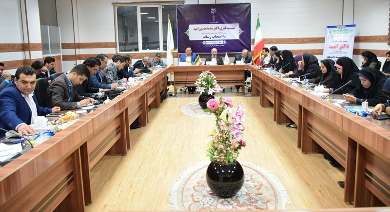 رئیس دانشگاه جامع علمی کاربردی کشور در جمع خبرنگاران گفت: مراکز رشد و فناوری در تمام دانشگاه‌های علمی کاربردی کشور راه‌اندازی می‌شود