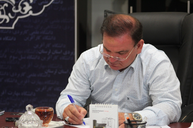 پیام تبریک رئیس دانشگاه علمی‌کاربردی لرستان به مناسبت روز خبرنگار