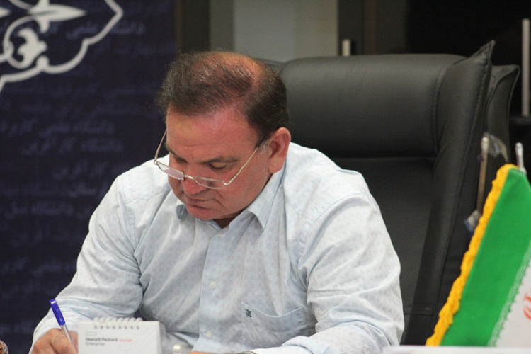 امروزه بار اقتصاد جهان را نه دولت‌های قدرتمند که کارآفرینان خلاق بر دوش دارند