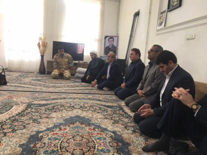 دیدار  مسئولان دانشگاه علمی کاربردی لرستان با خانواده شهید«هادی الماسیان»