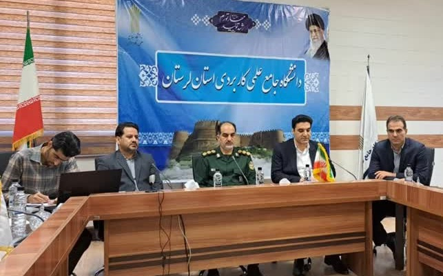 ایجاد مراکز مطالعات تخصصی دفاع مقدس در لرستان ضروری است