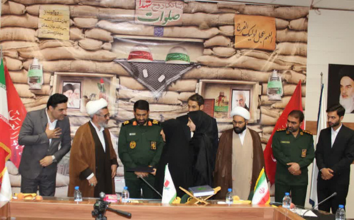 تجلیل از خانواده‌های شهدای دانشجوی دانشگاه جامع علمی کاربردی لرستان در هفته دفاع مقدس