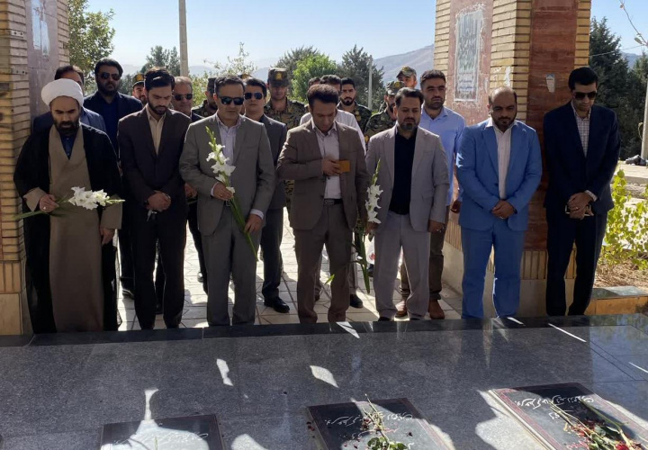 شهدا، ستارگان درخشان آسمان اقتدار ایران هستند