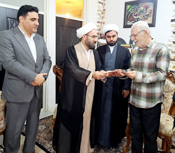 تجلیل مسئولان دانشگاه جامع علمی کاربردی لرستان از خانواده شهید حمید قربانی نسب